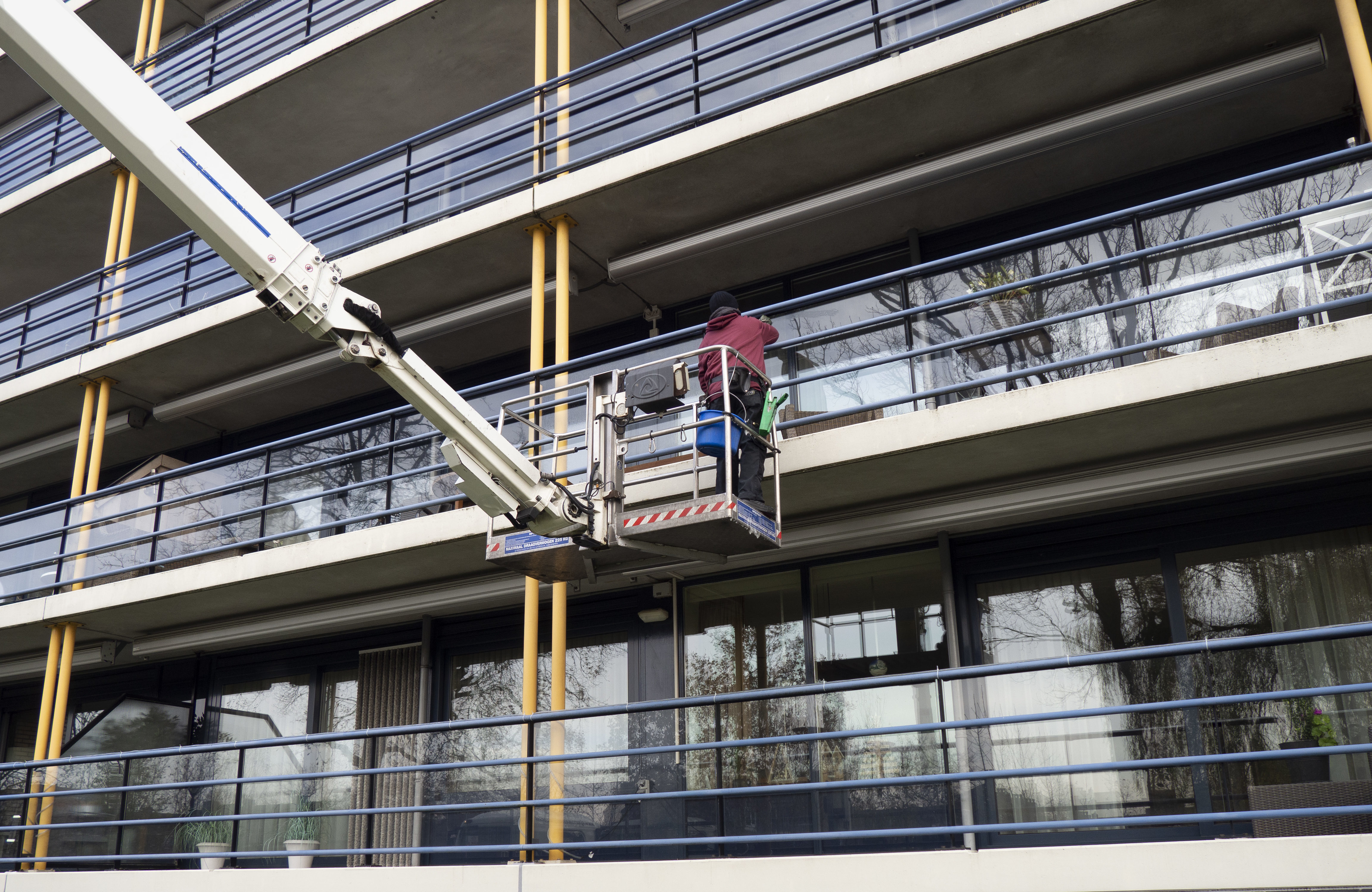 glasbewassing door hb totaaldiensten op moeilijk bereikbare plekken